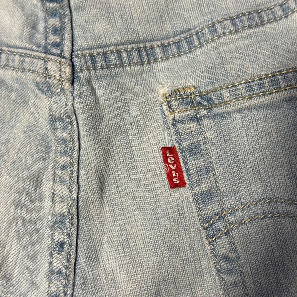 Levis Boyfriend Jeans Light Wash Distressed Blue Denim Size 31 CW-3815 - Picture 4 of 10